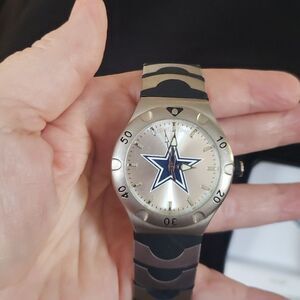 New in Box Game Time Dallas Cowboys Quartz Analog Watch w/ Stainless Steel Back